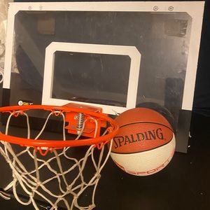 Hangable basketball net